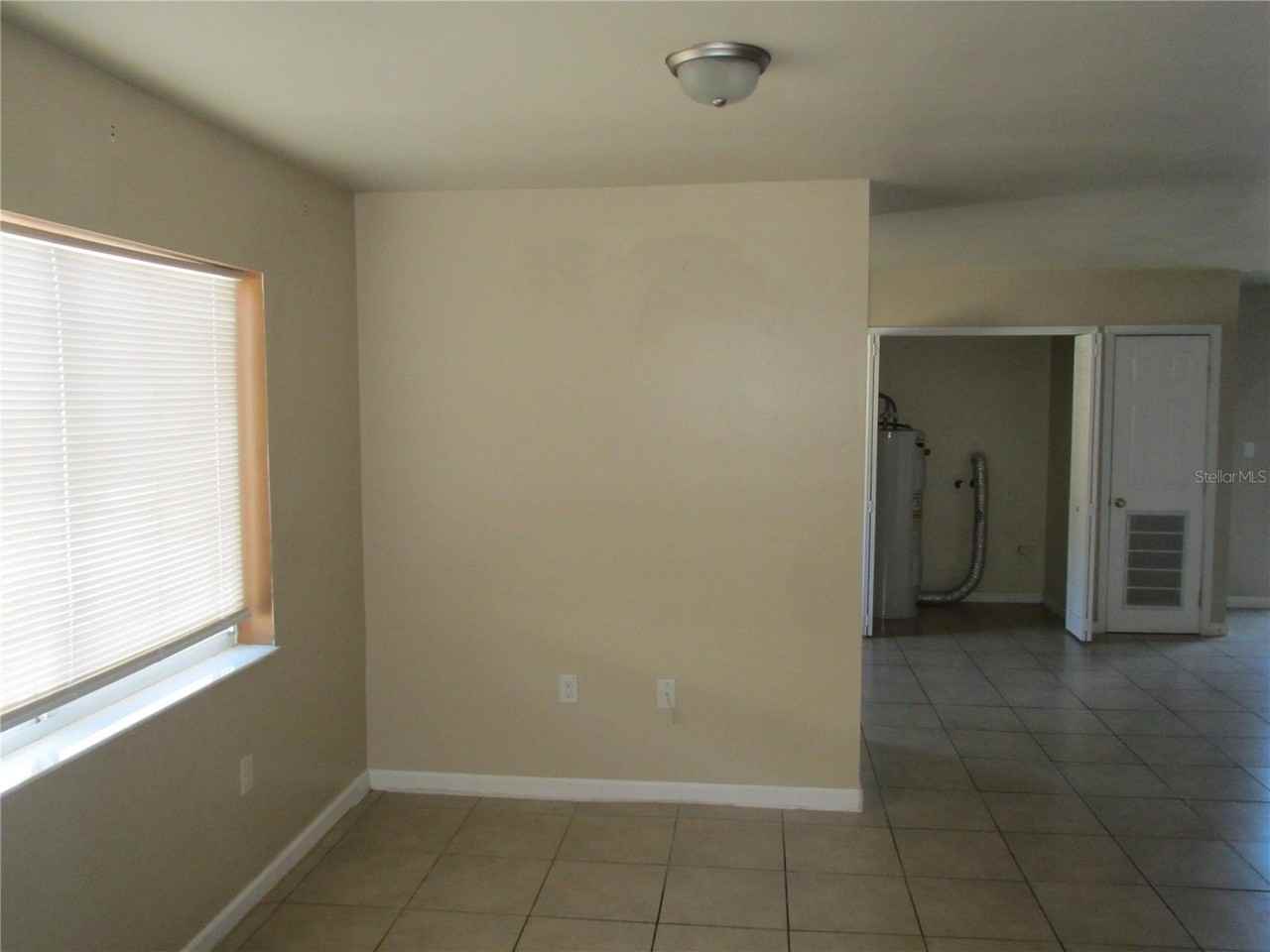 464 Hippel St - Photo 5 of 21