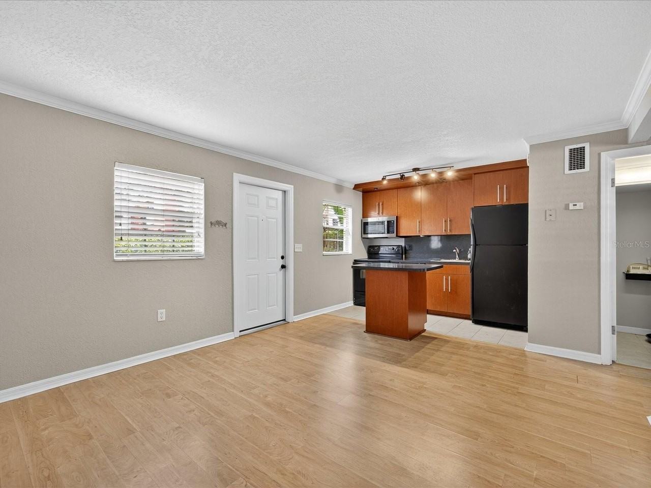 2507 E Central Blvd #21 - Photo 3 of 25