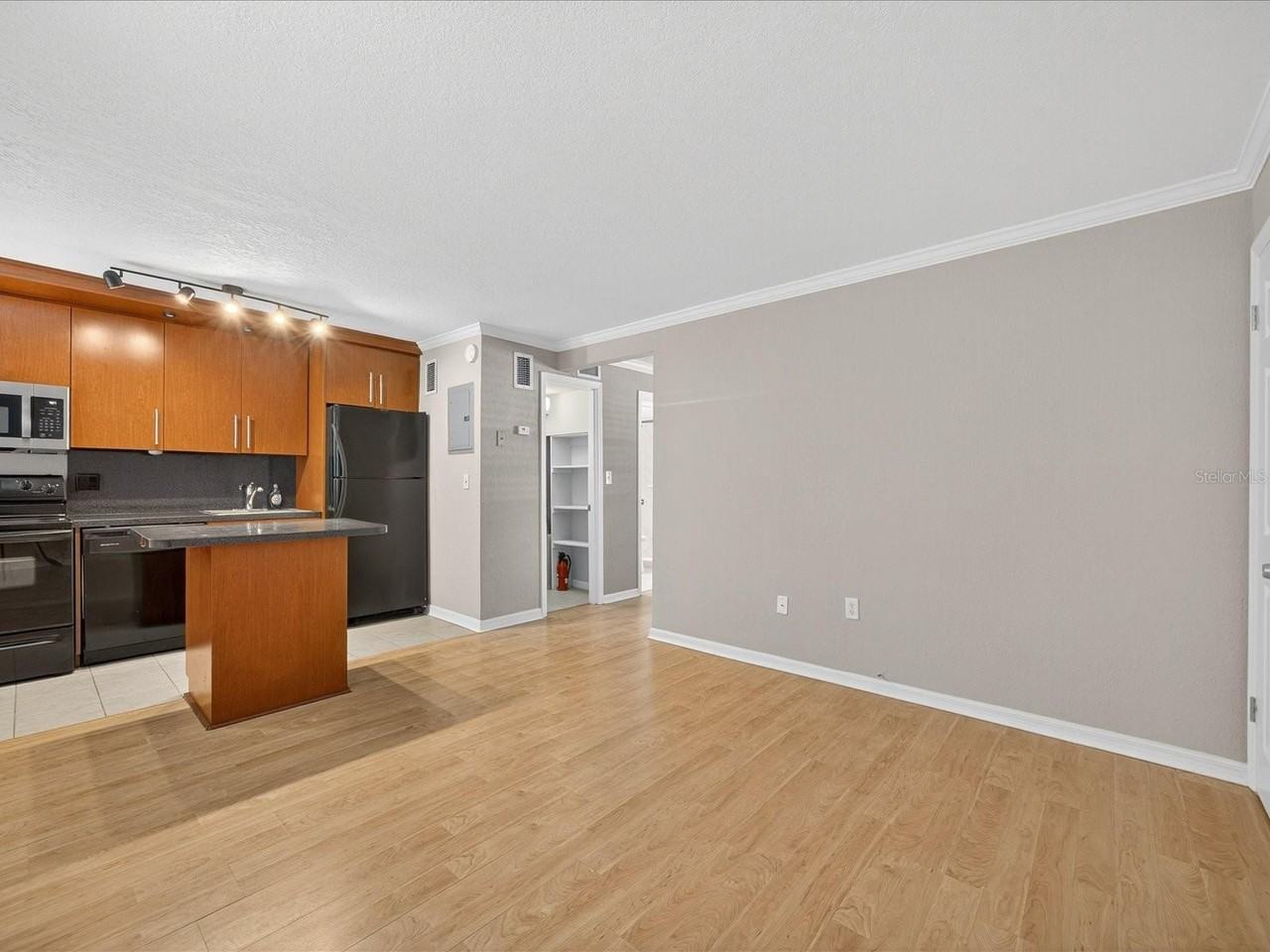 2507 E Central Blvd #21 - Photo 4 of 25