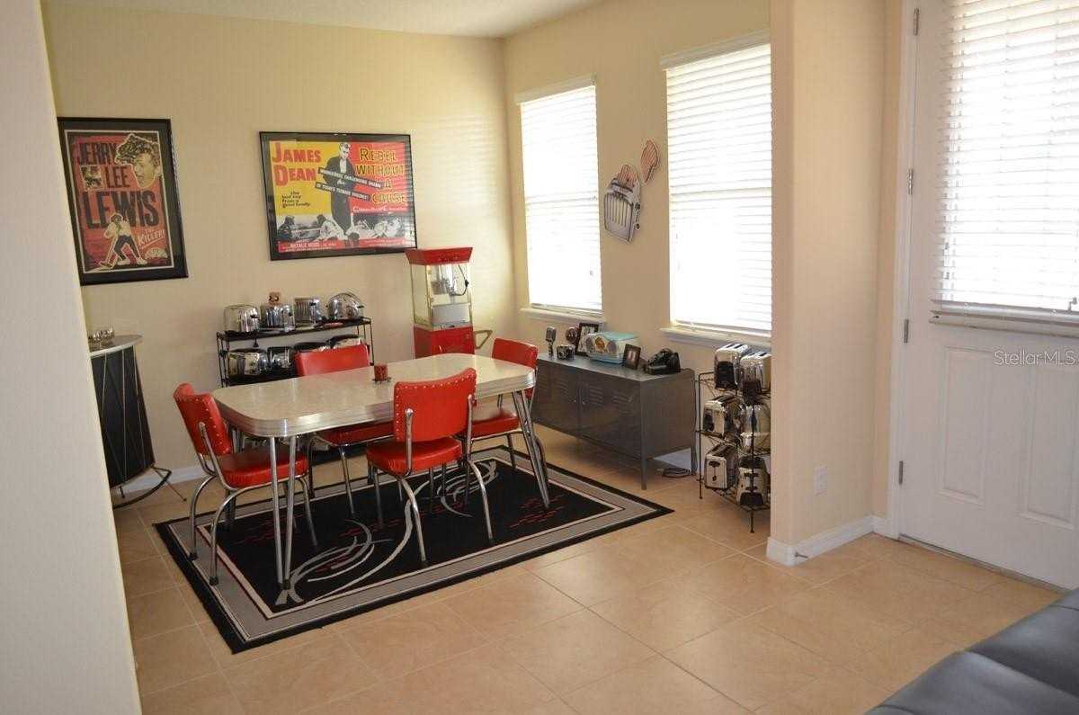 4989 Northlawn Way - Photo 5 of 19