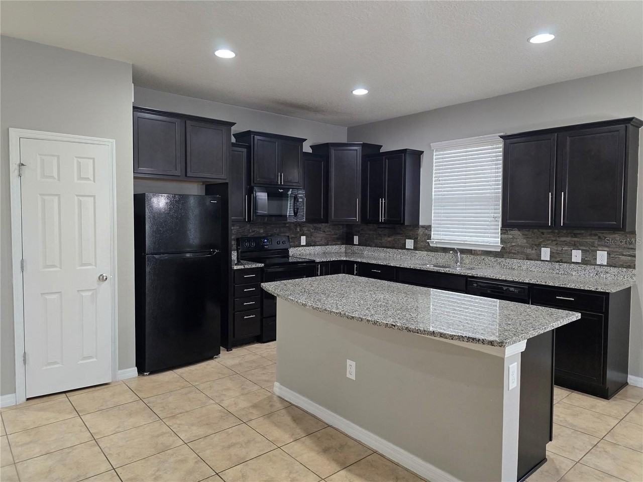 3905 Baja Dr - Photo 3 of 14