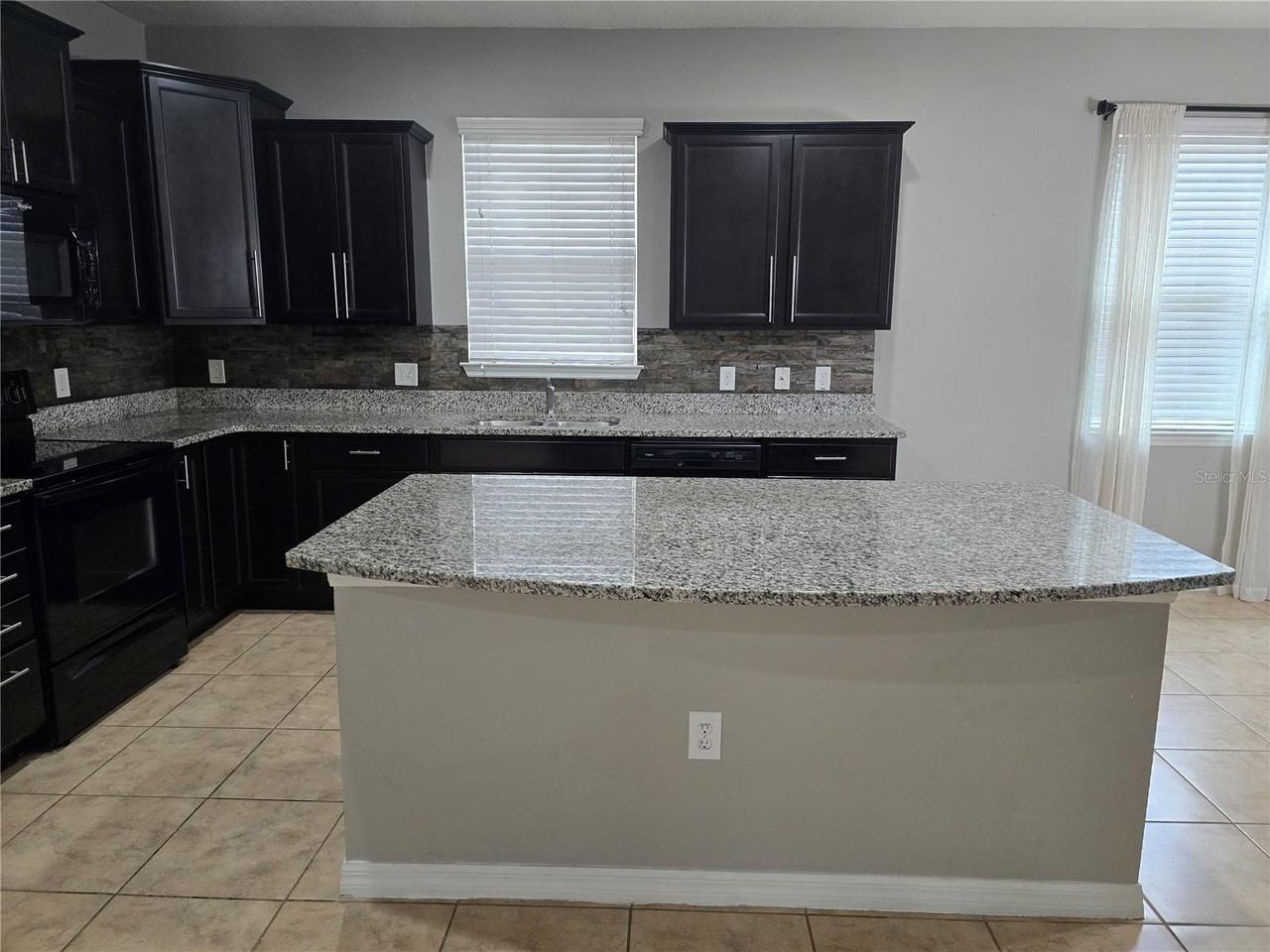 3905 Baja Dr - Photo 4 of 14