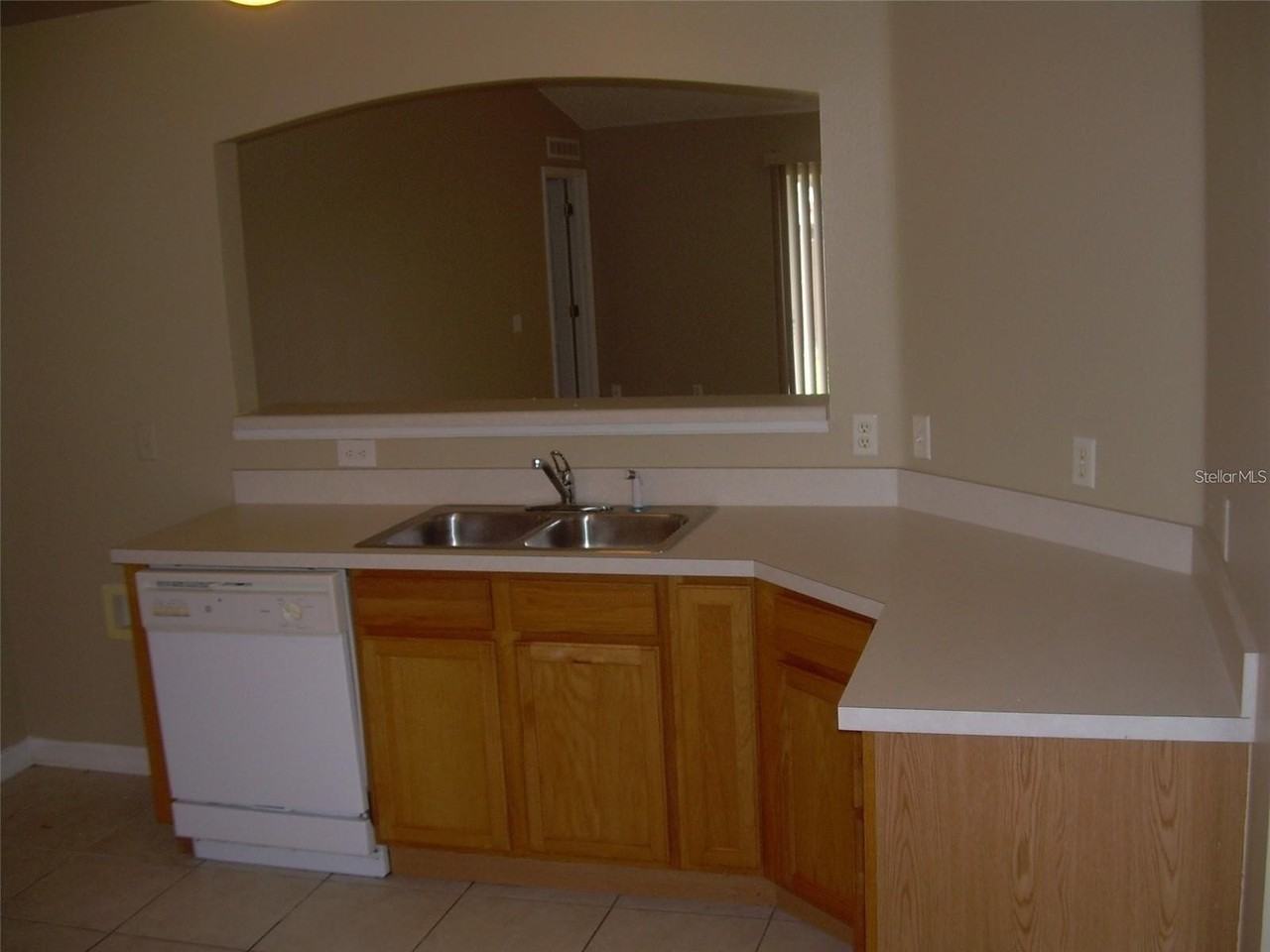 1216 Hayward Ave - Photo 3 of 12