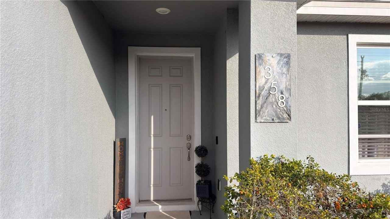 358 Hibiscus Dr - Photo 4 of 37