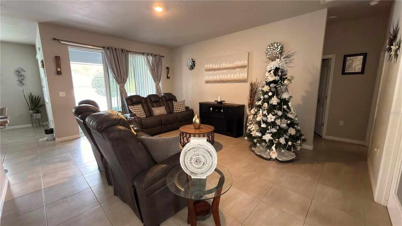 358 Hibiscus Dr - Photo 6 of 37