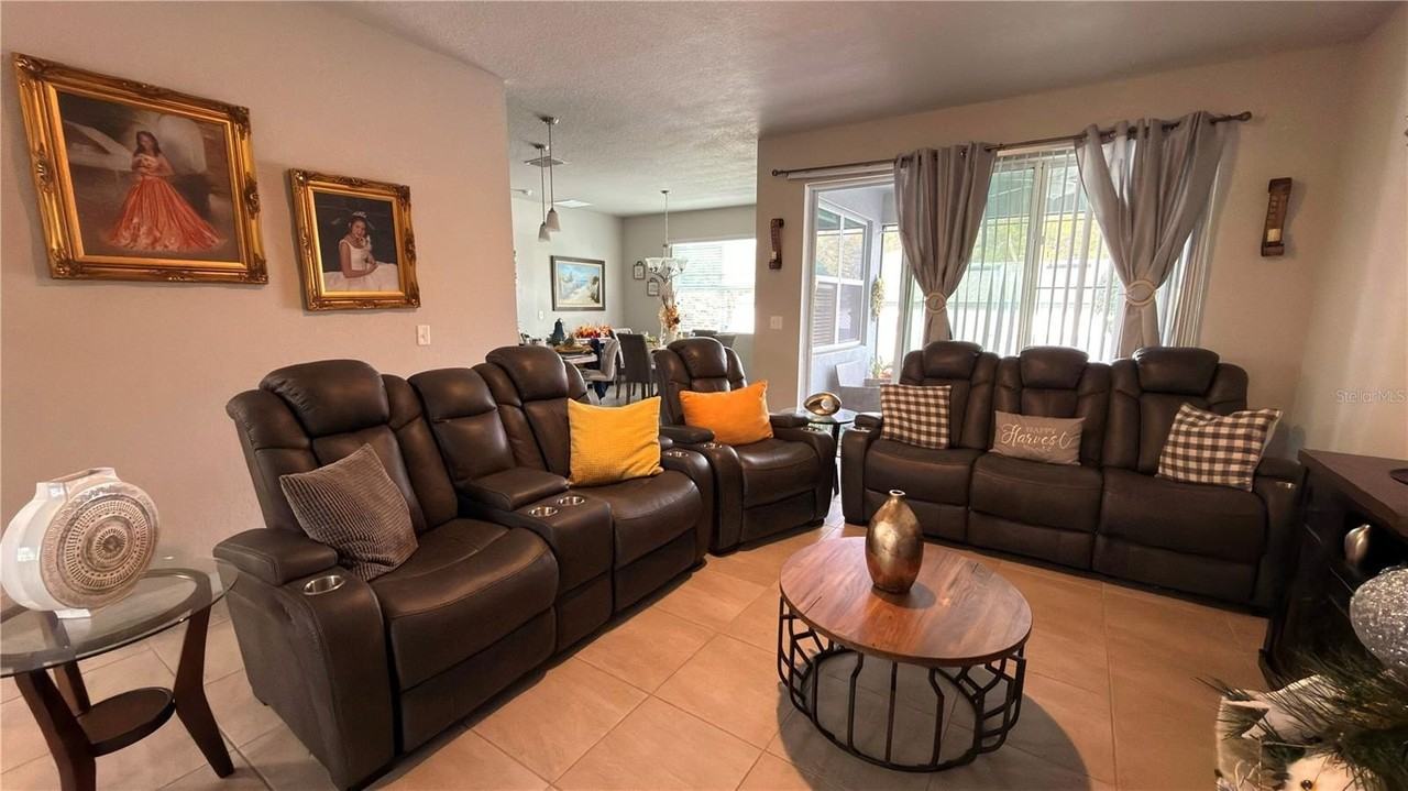 358 Hibiscus Dr - Photo 7 of 37