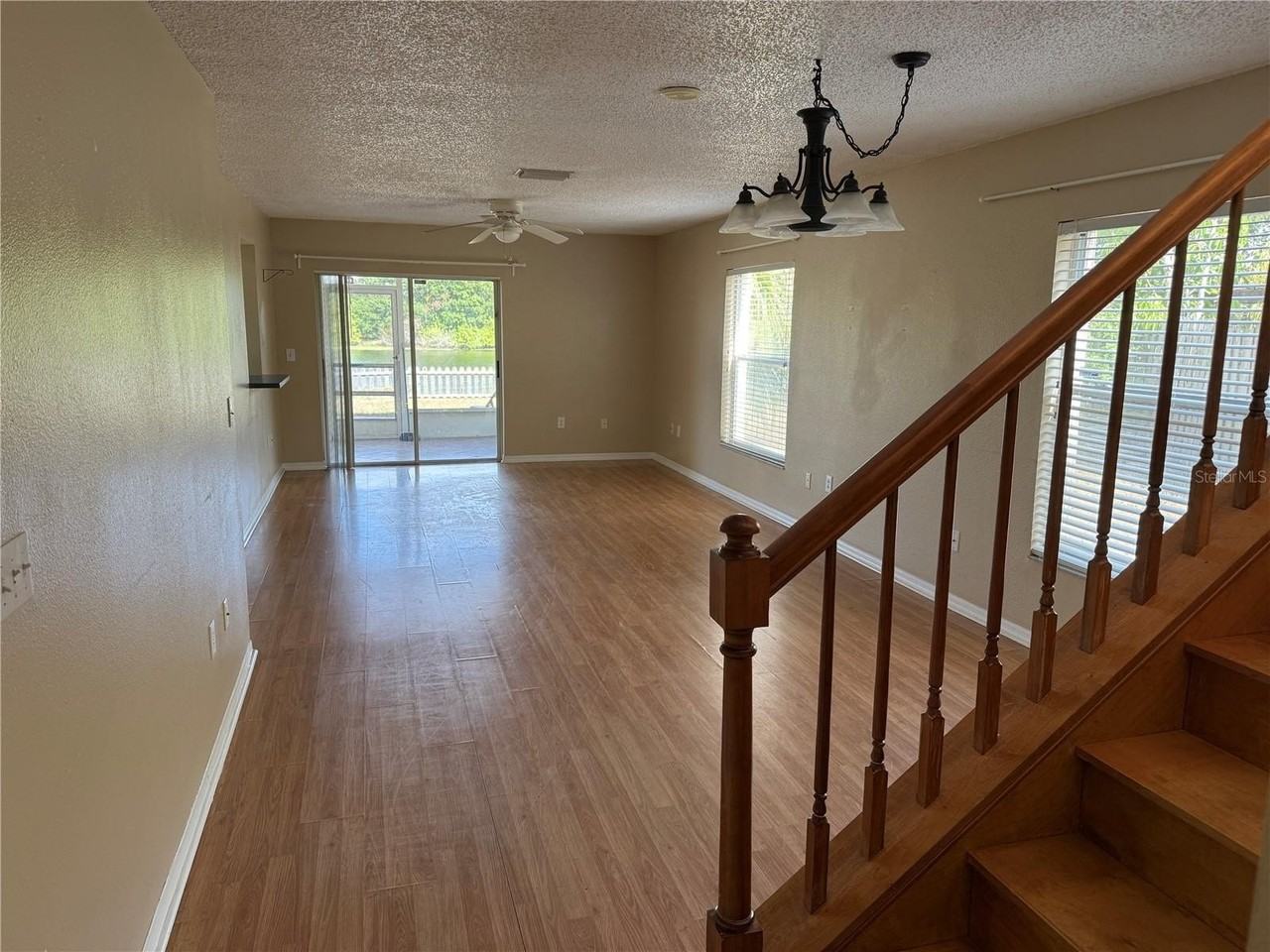 728 Burlwood St - Photo 4 of 12