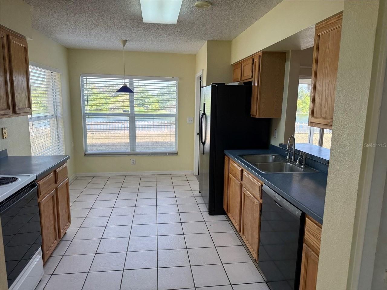 728 Burlwood St - Photo 5 of 12