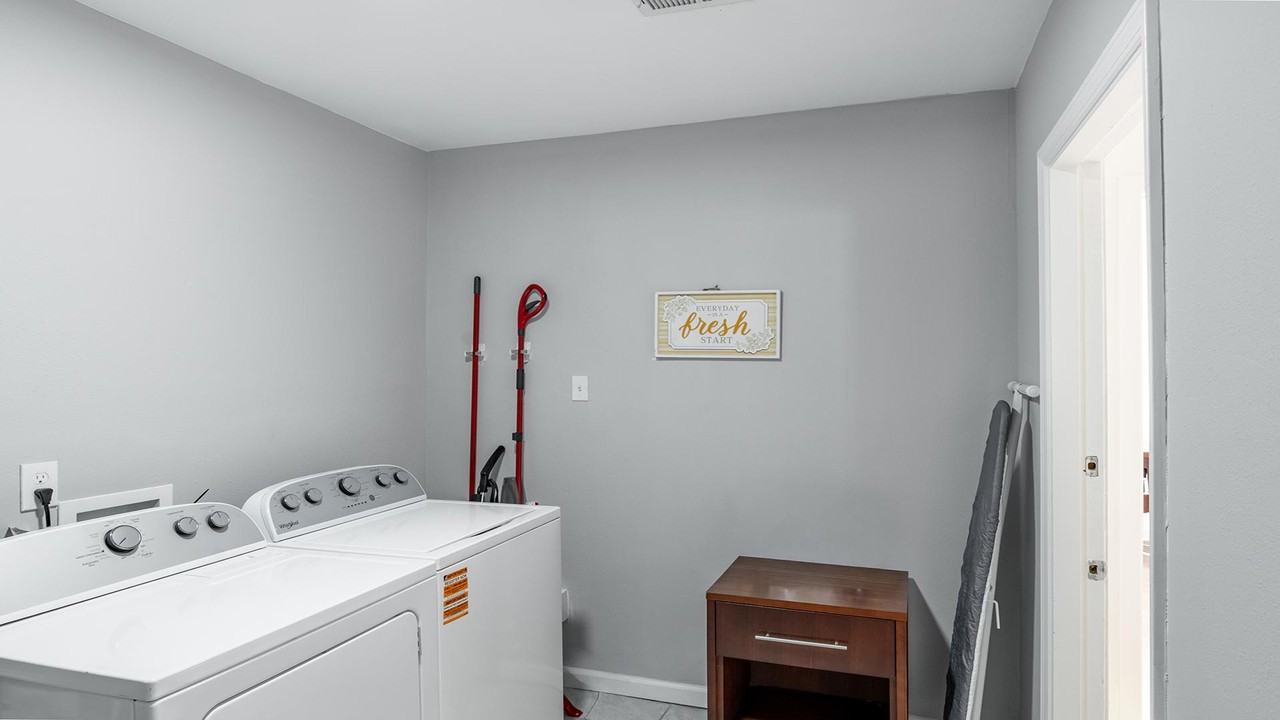 N Farola Dr - Photo 5 of 32