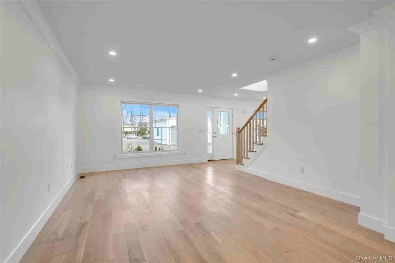 1 Manhasset Ave Unit B #B - Photo 6 of 26