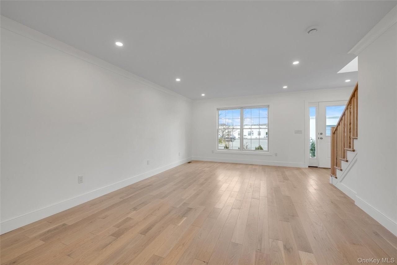 1 Manhasset Ave Unit B #B - Photo 7 of 26