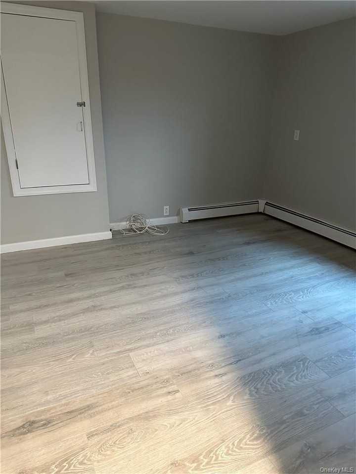 123 Underhill Ave - Photo 3 of 10