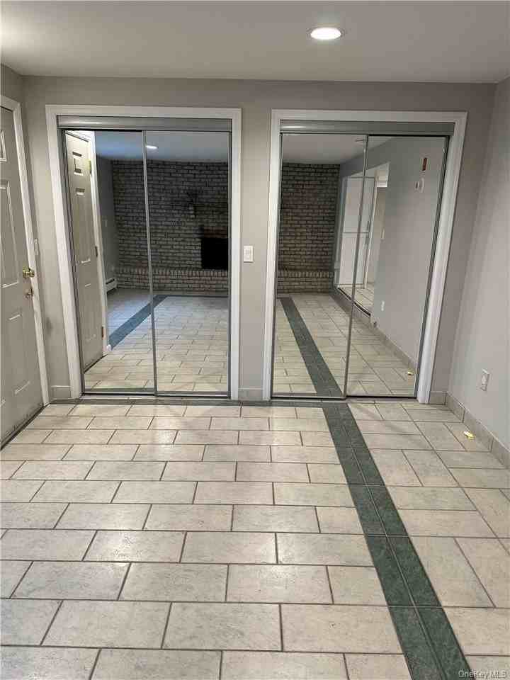 123 Underhill Ave - Photo 6 of 10