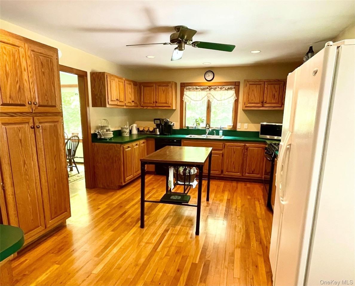 825 Oak Dr - Photo 5 of 7