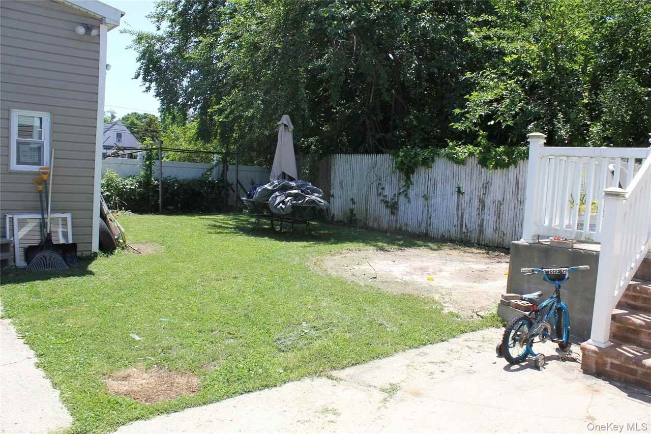 1075 Harrison St - Photo 3 of 16