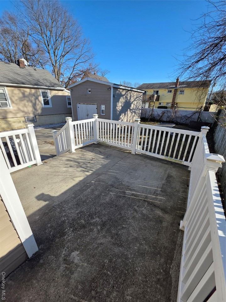 1075 Harrison St - Photo 4 of 16