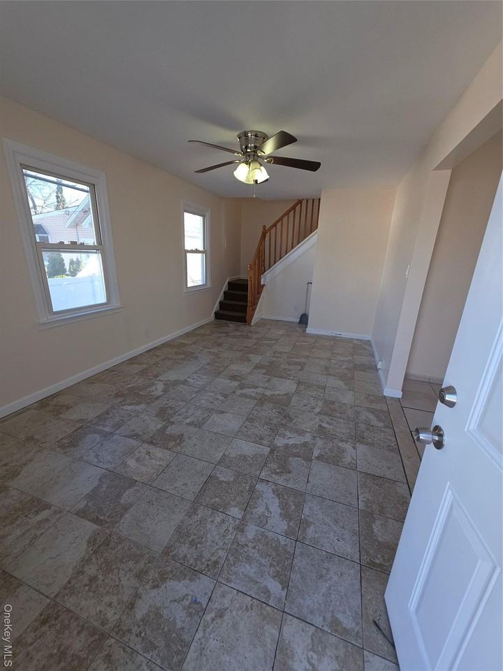 1075 Harrison St - Photo 6 of 16