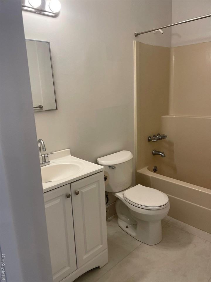 320 Post Ave - Photo 5 of 5