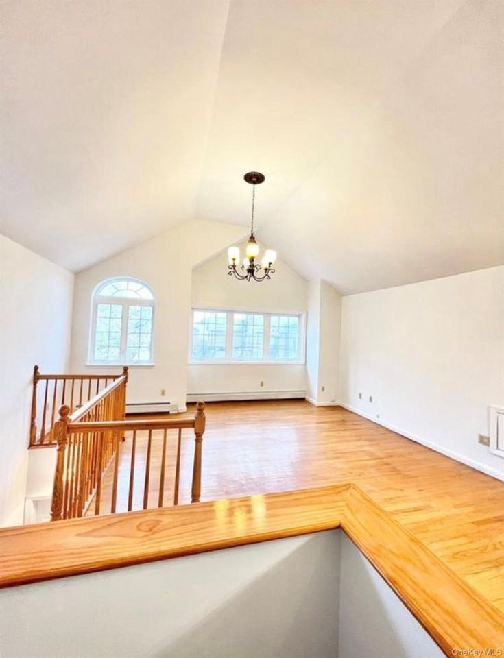 2073 Hering Ave - Photo 6 of 9