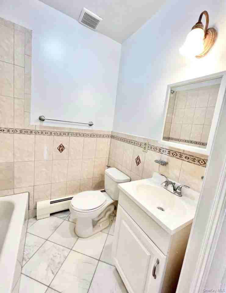 2073 Hering Ave - Photo 7 of 9