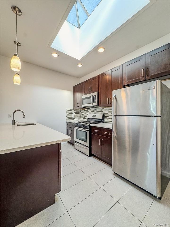 209211 Main St Unit 2n #2N - Photo 4 of 15