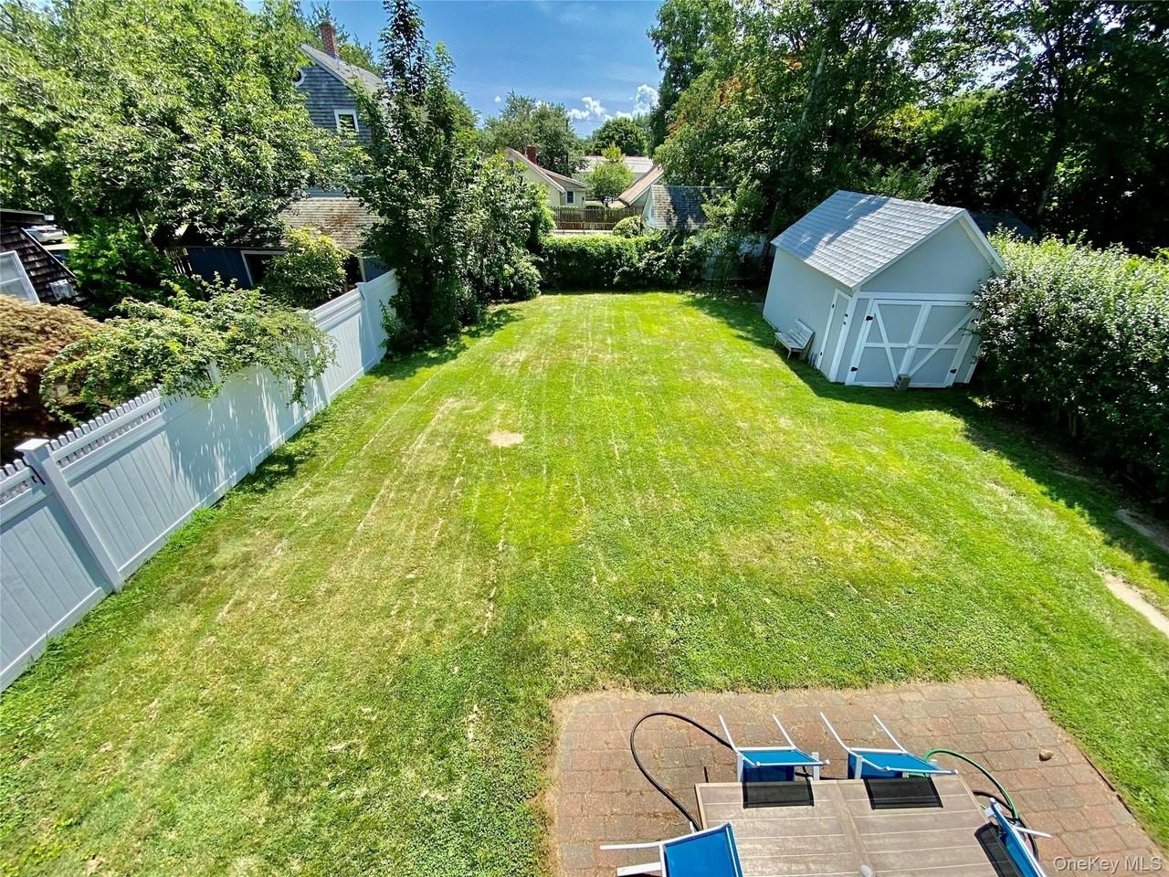 880 Wiggins St - Photo 2 of 8