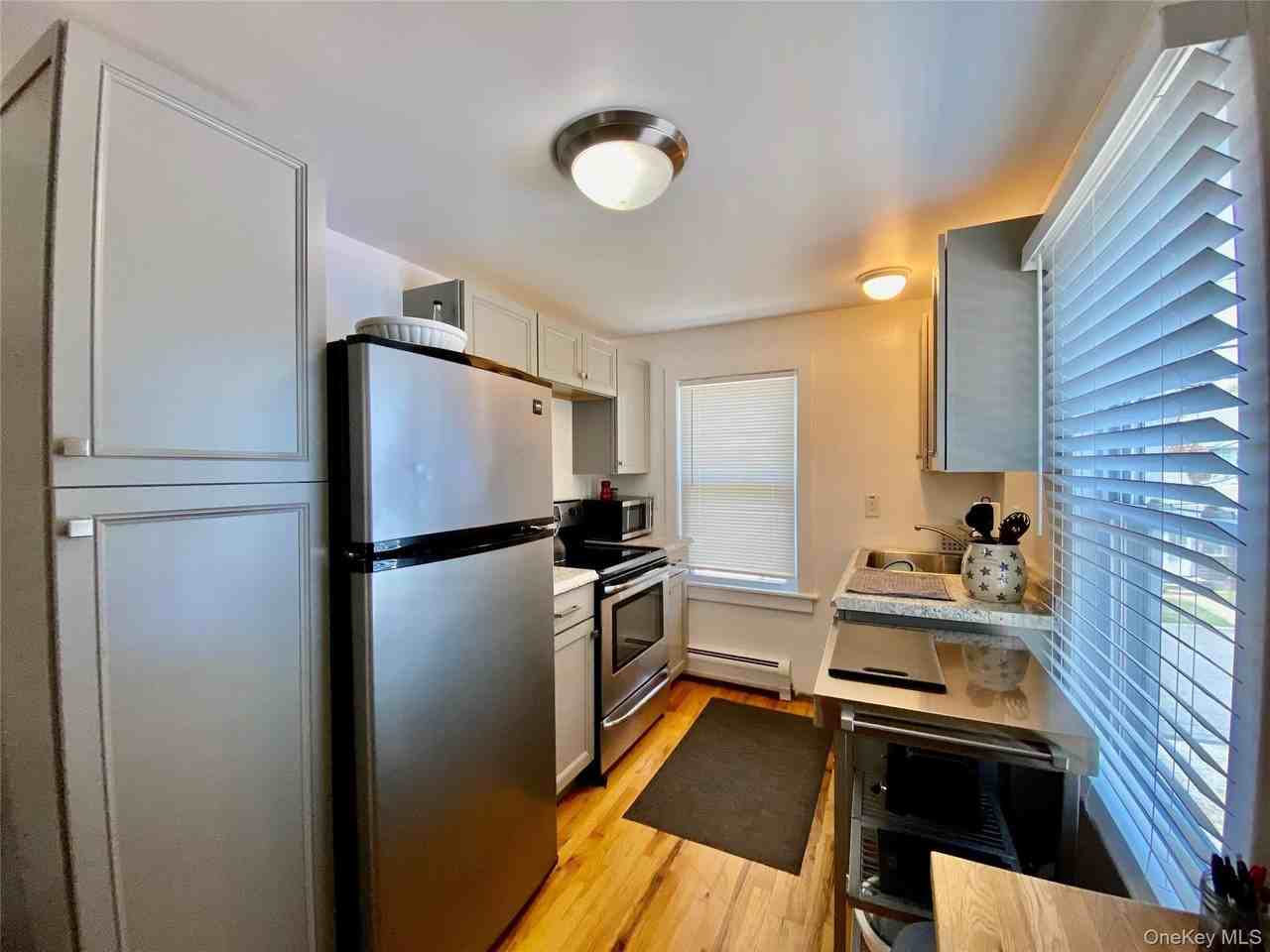 880 Wiggins St - Photo 5 of 8