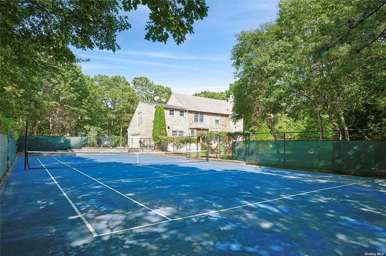 1 Candace Dr - Photo 3 of 22