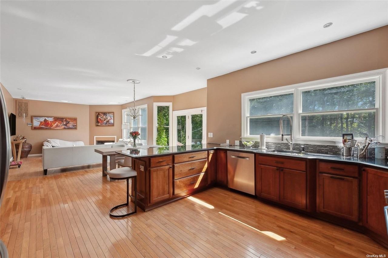 1 Candace Dr - Photo 7 of 22