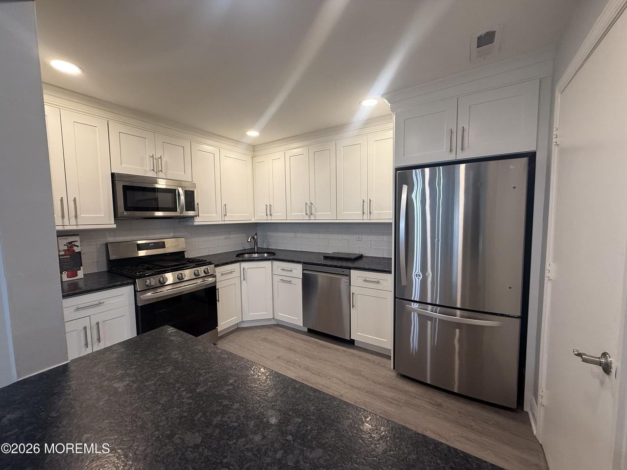 506 Harding Rd Apt 6 #6 - Photo 3 of 31