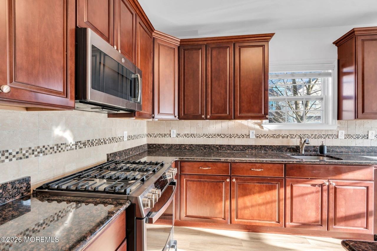 40 Thistledown St - Photo 6 of 35