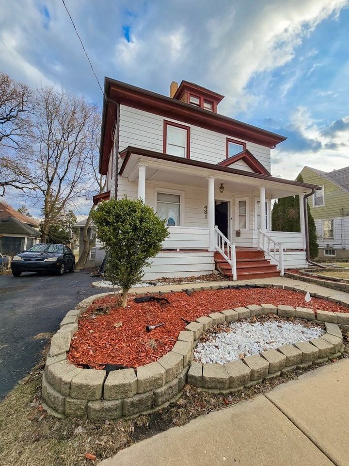 481 Division St - Photo 2 of 12