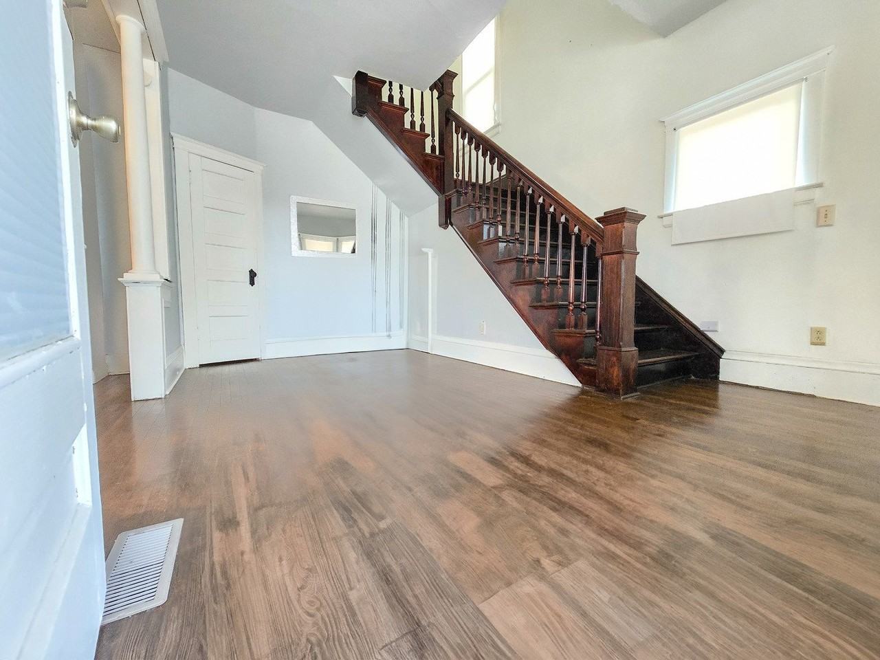 481 Division St - Photo 3 of 12