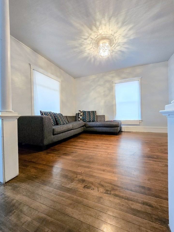 481 Division St - Photo 4 of 12