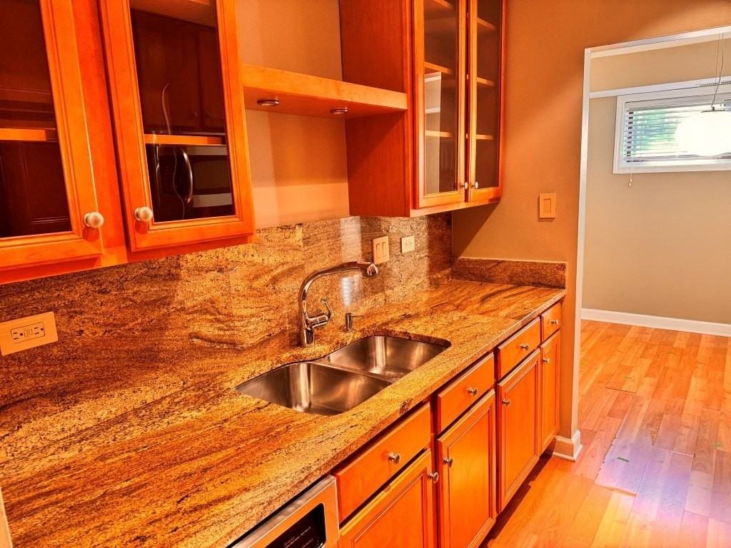 2212 Country Club Dr Apt 6 #6 - Photo 5 of 11