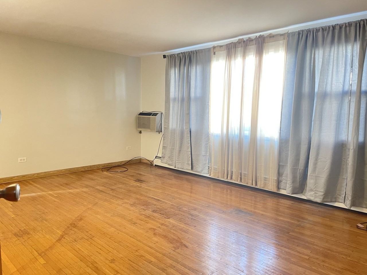 8046 S Pulaski Rd - Photo 3 of 9