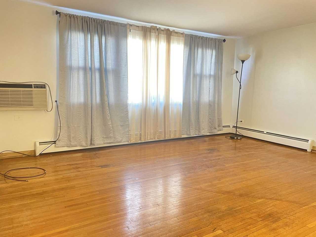 8046 S Pulaski Rd - Photo 4 of 9