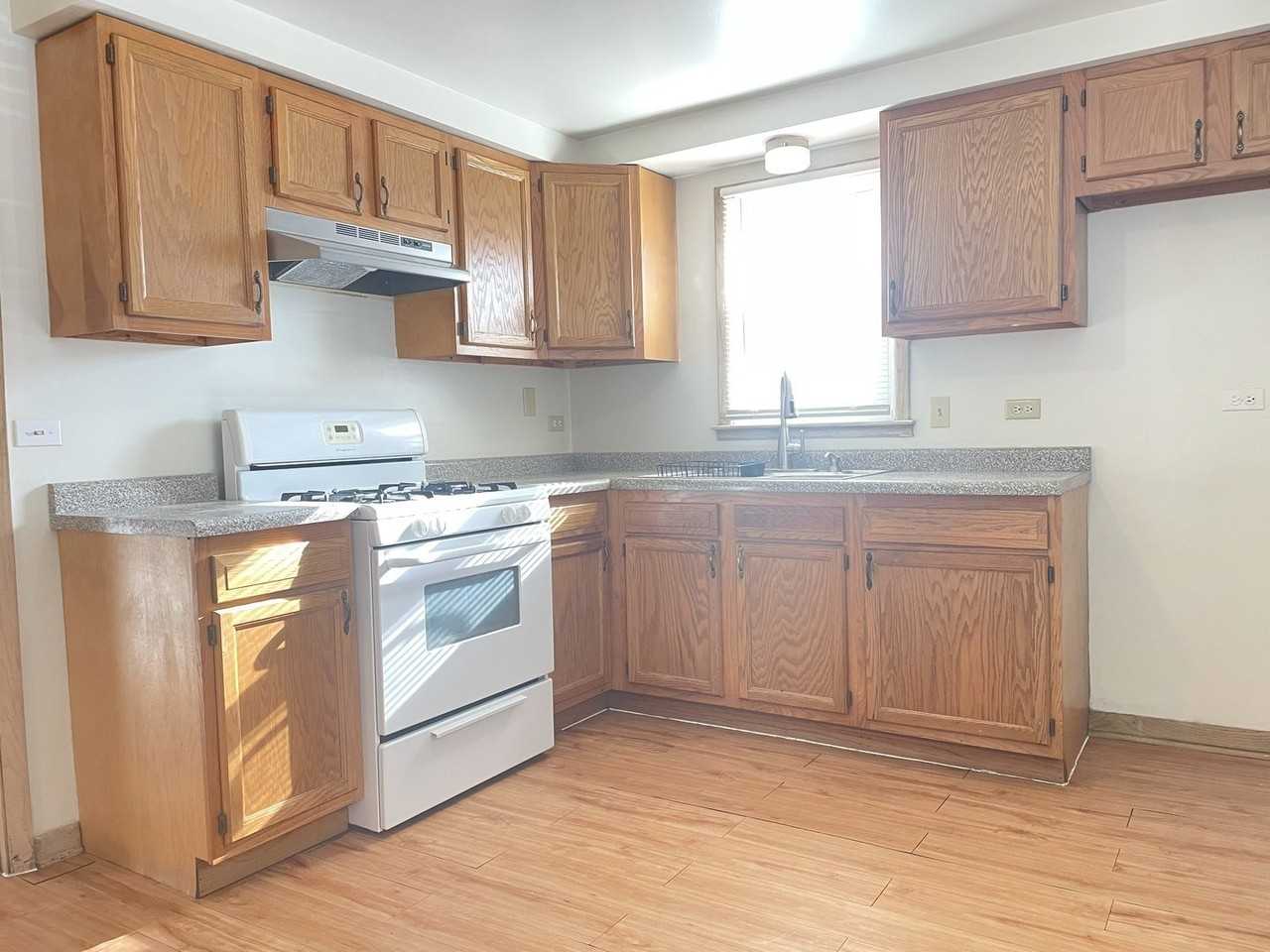 8046 S Pulaski Rd - Photo 5 of 9