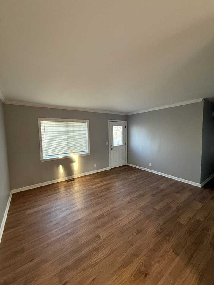 9 Crescent Ct - Photo 2 of 9