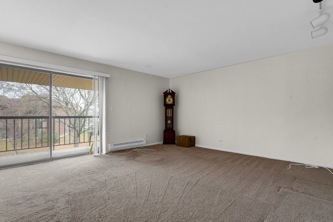 150 E Fountainview Ln Apt 3b #3B - Photo 2 of 16