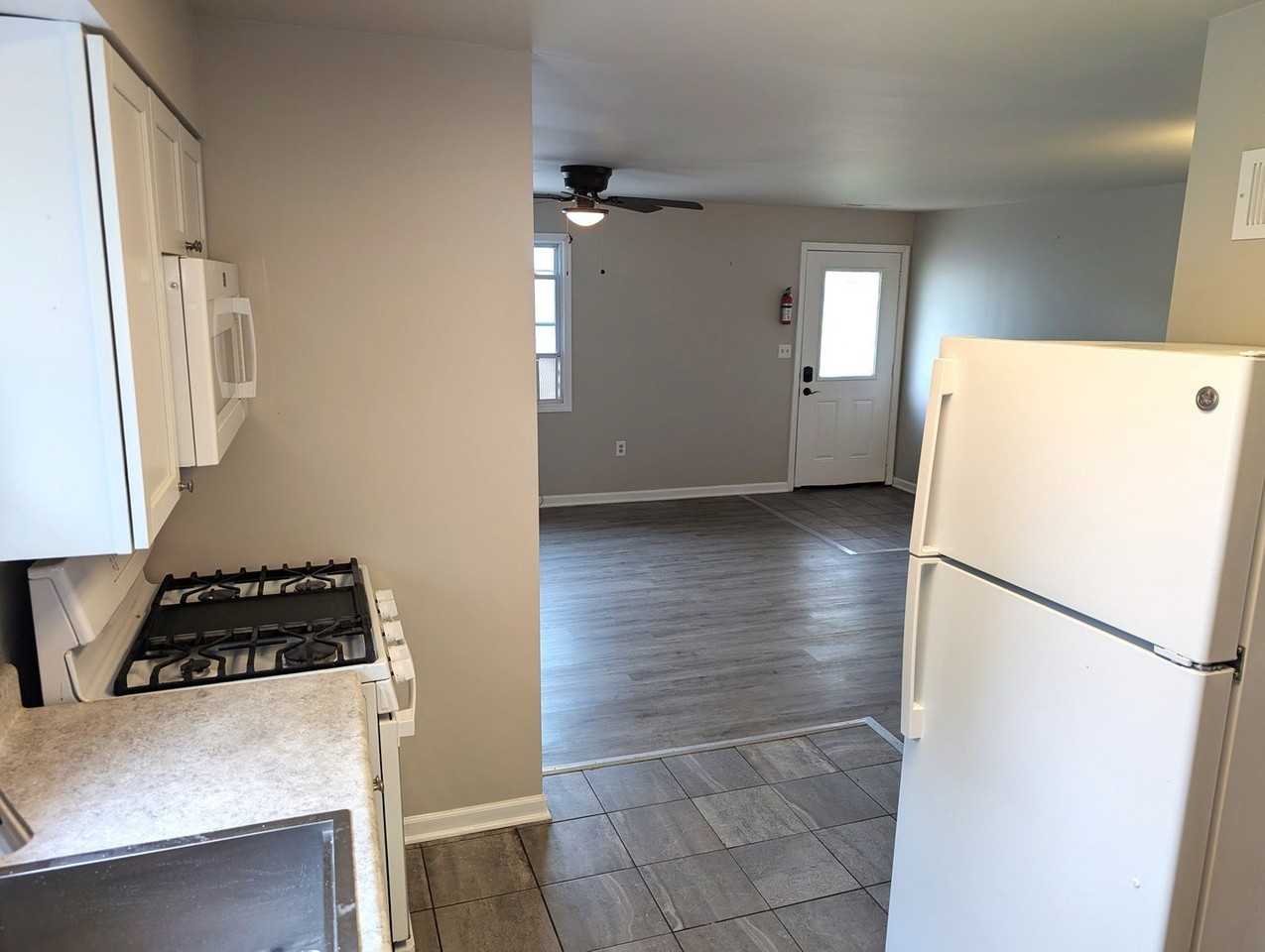 950 N Brainard St - Photo 3 of 9