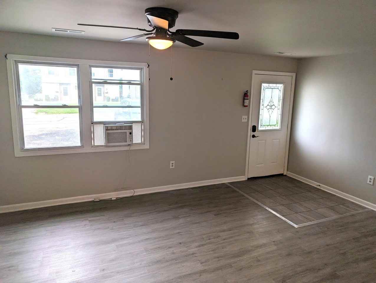 950 N Brainard St - Photo 4 of 9