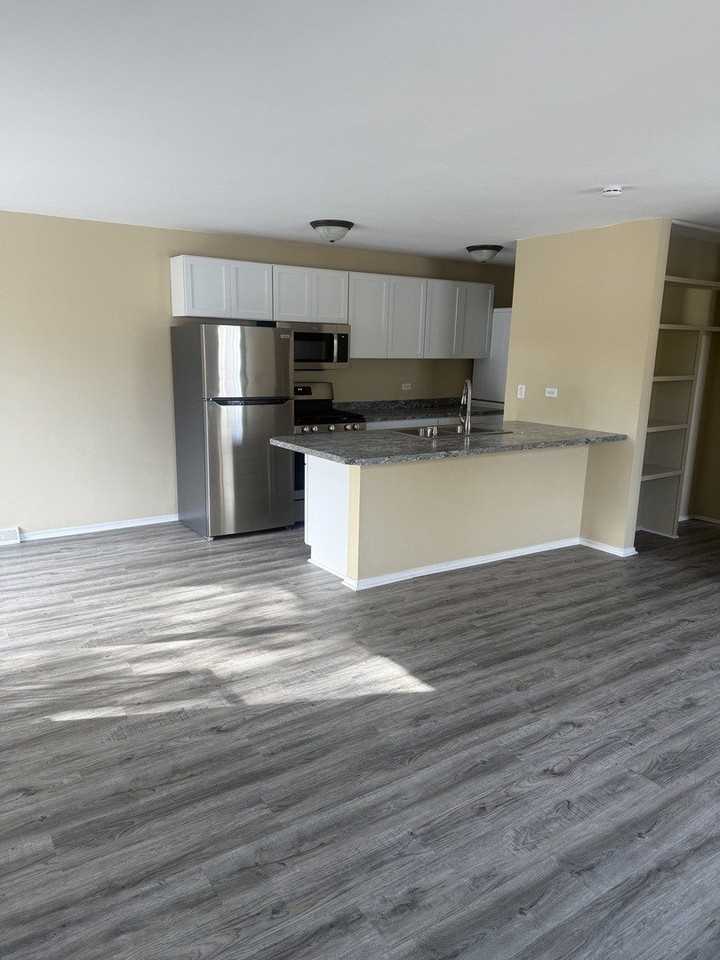 495 Sidney Ave Unit D #D - Photo 3 of 7