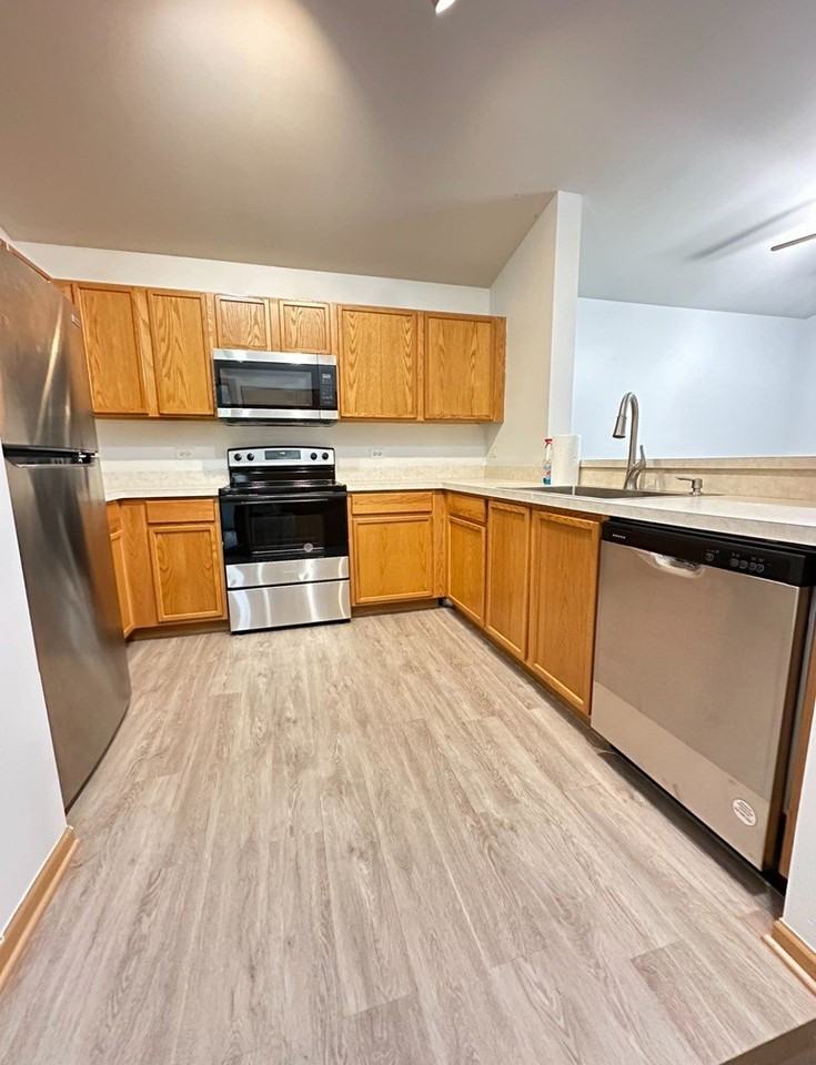 2427 Silverstone Dr Unit 2427 #2427 - Photo 2 of 15