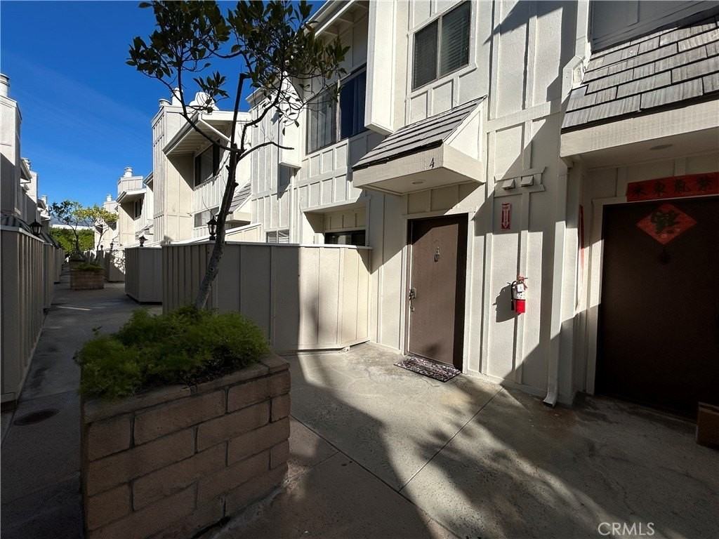 511 E Live Oak Ave - Photo 2 of 37