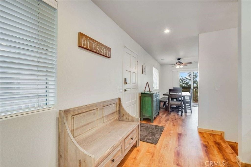 513 W Victoria Ct - Photo 7 of 39