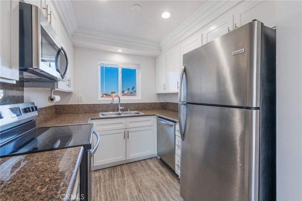 730 Esplanade #401 - Photo 7 of 34