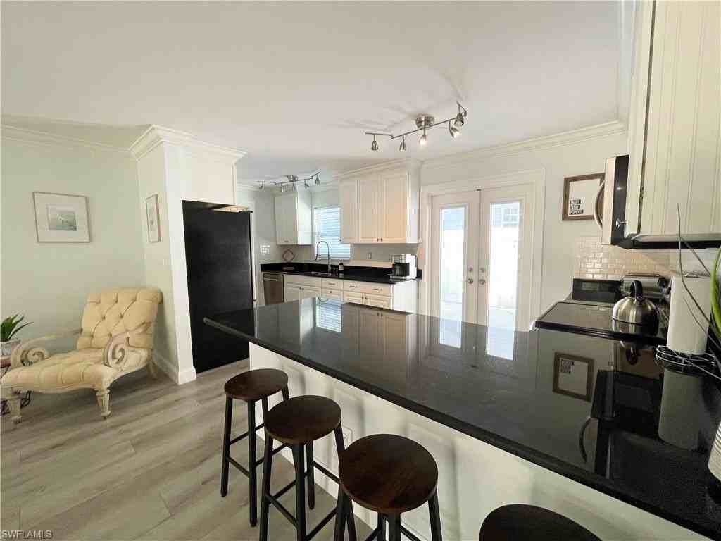 905 13th St N - Photo 6 of 23