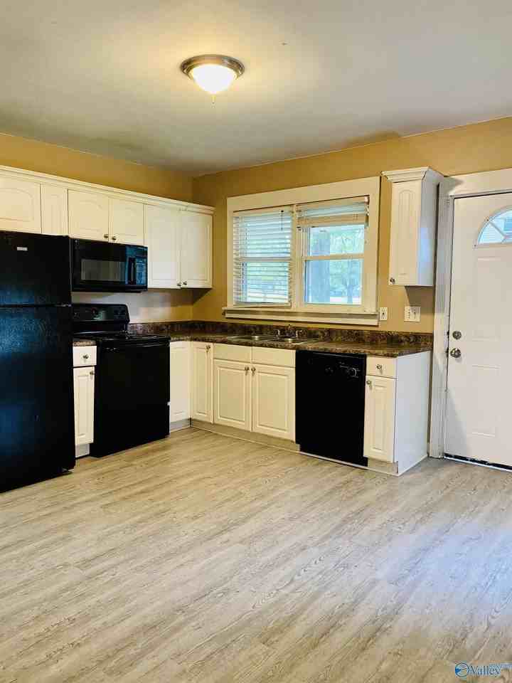 3509 Alpine St Sw - Photo 3 of 14