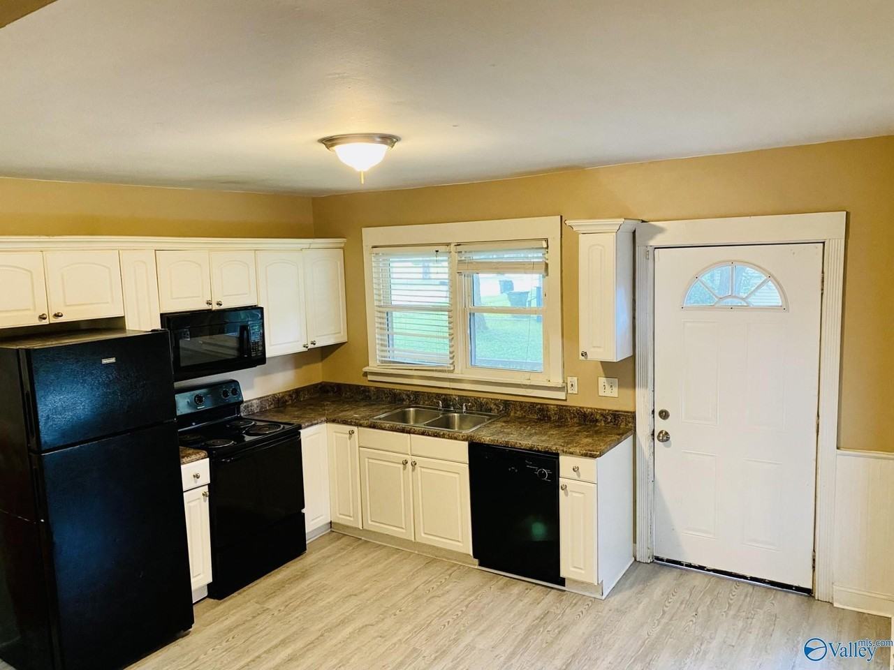 3509 Alpine St Sw - Photo 4 of 14